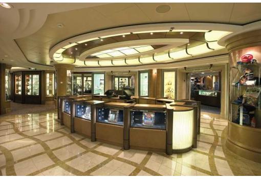 Tiendas con todo tipo de joyas, ropa, articulos de belleza..